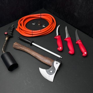 Set macelarie 7 piese, Arzator Nurgaz, Toporisca, 3 Cutite, pila ascutit si furtun gaz 5m cu accesorii, cutite rosii