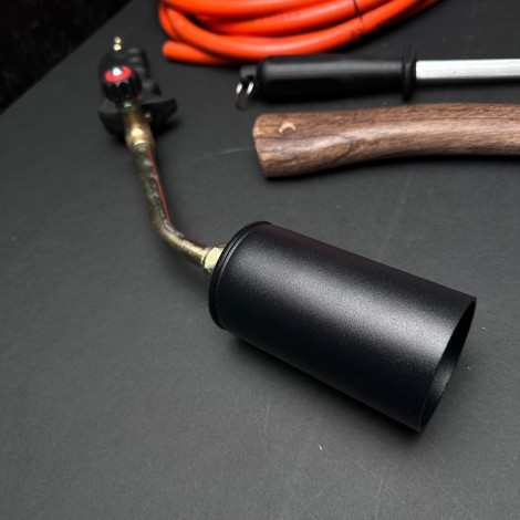 Set macelarie 7 piese, Arzator Nurgaz, Toporisca, 3 Cutite, pila ascutit si furtun gaz 5m cu accesorii, cutite rosii