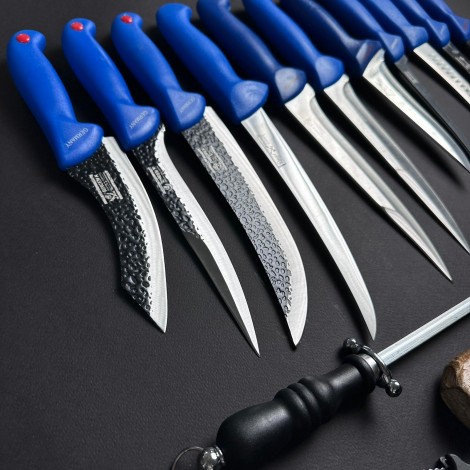 Set macelarie 13 piese, Toporisca 28cm si 3 cutite fier forjat, 8 cutite inox + pila ascutit, maner ABS albastru + CADOU Briceag MPAB