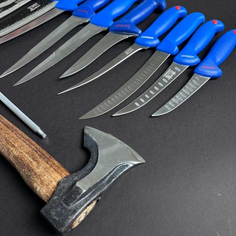 Set macelarie 13 piese, Toporisca 28cm si 3 cutite fier forjat, 8 cutite inox + pila ascutit, maner ABS albastru + CADOU Briceag MPAB