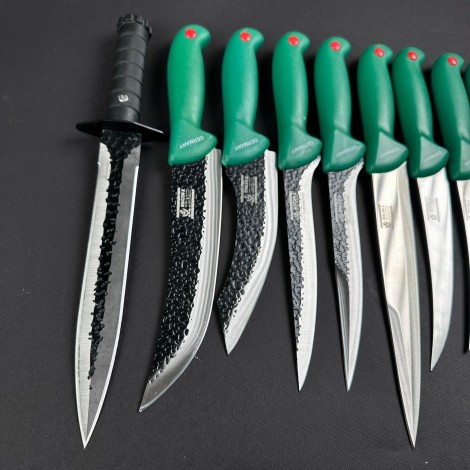 Set macelarie 13 piese, Toporisca, 5 cutite fier forjat, 6 cutite inox + pila ascutit, verde NOU MPVE Set macelarie 13 piese, Toporisca, 5 cutite fier forjat, 6 cutite inox + pila ascutit, verde NOU MPVE
