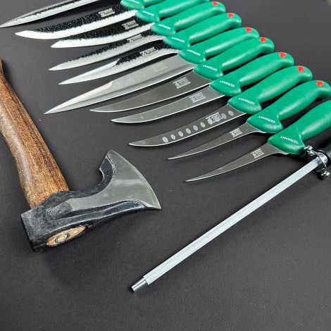 Set macelarie 13 piese, Toporisca, 5 cutite fier forjat, 6 cutite inox + pila ascutit, verde NOU MPVE Set macelarie 13 piese, Toporisca, 5 cutite fier forjat, 6 cutite inox + pila ascutit, verde NOU MPVE