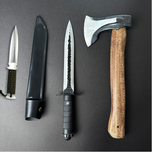 Set 2 piese Măcelărie Black Edition: Toporisca 34cm, Cuțit înjunghiat doua taisuri fier forjat i9ff cu teaca + Cadou kunai 22cm