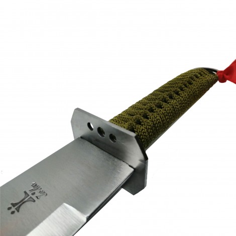 Cuțit camping tip maceta sabie 70cm, lamă oțel, muchie parțial zimțată, mâner paracord verde, cu husa si cutit de aruncat inclus + Cadou kunai 22cm FRS10